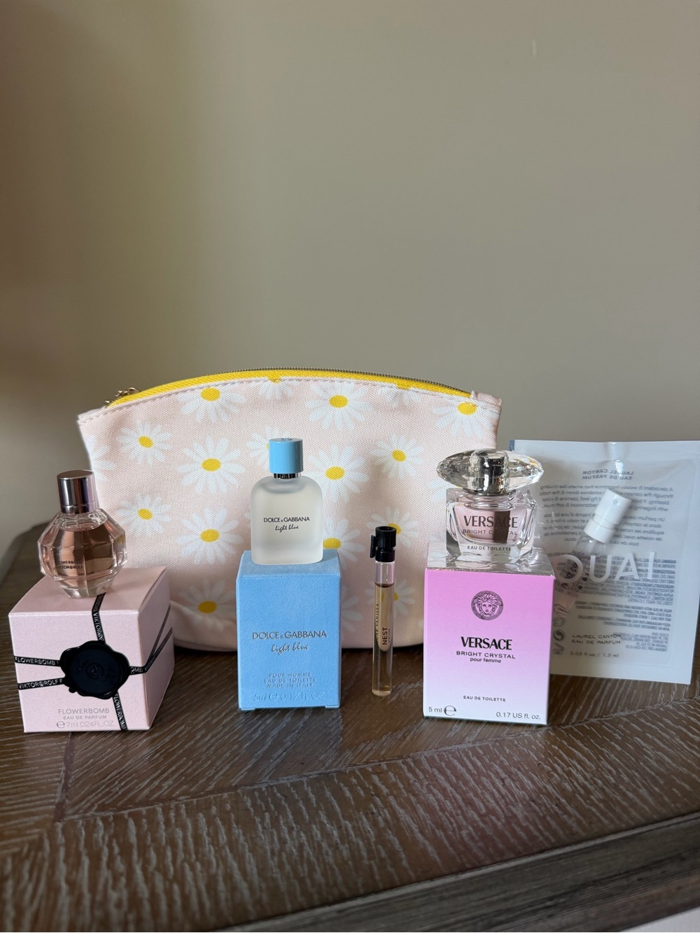 New 6 piece Versace, Dolce & Gabbana, Viktor Rolf, Nest, Ouai, bag Beauty Set